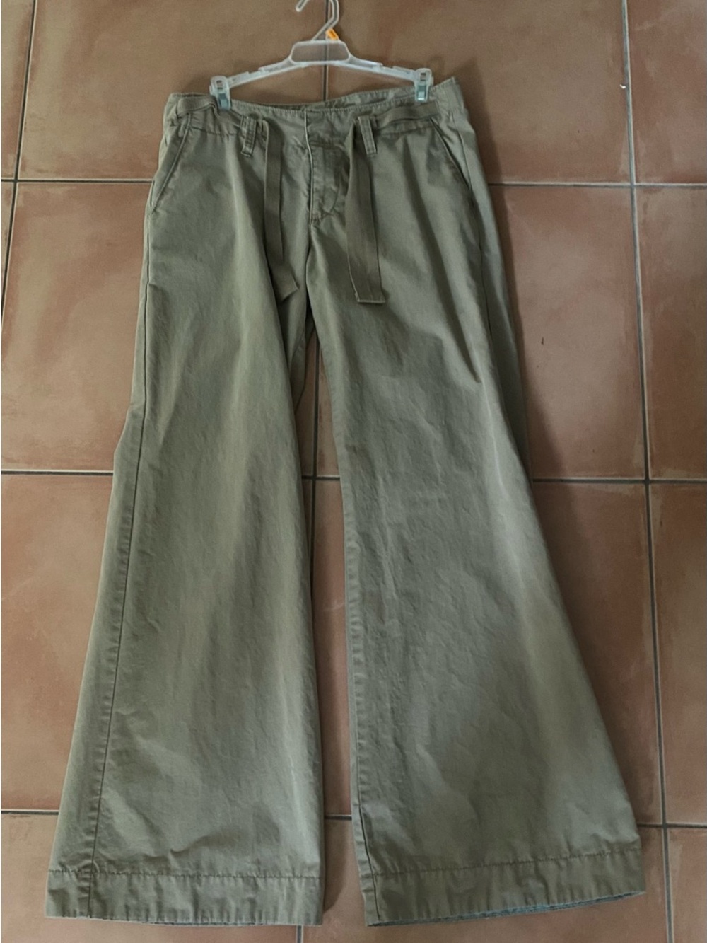 OLD NAVY WIDE LEG KHAKI PANTS.  SIZE 4.